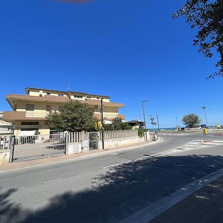 Sunrise Beach House - Sea View Διαμέρισμα Montesilvano Marina Εξωτερικό φωτογραφία