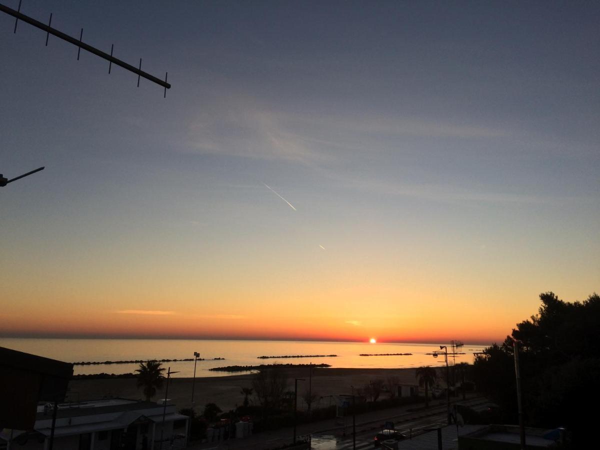 Sunrise Beach House - Sea View Διαμέρισμα Montesilvano Marina Εξωτερικό φωτογραφία